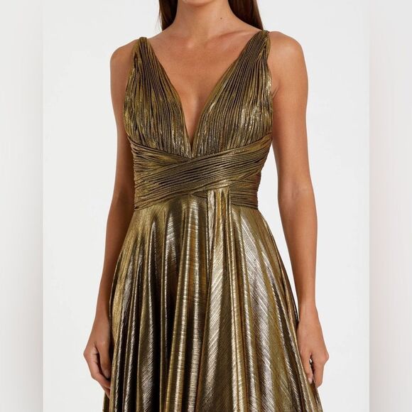 MAC DUGGAL Gold Sleeveless V Neck Pleated Top Metallic Dress in antique gold NWT - Picture 2 of 7